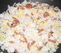 Recette de riz fris avec des saucisses à la citronelle et des champigons parfumés sur www.zouba.org